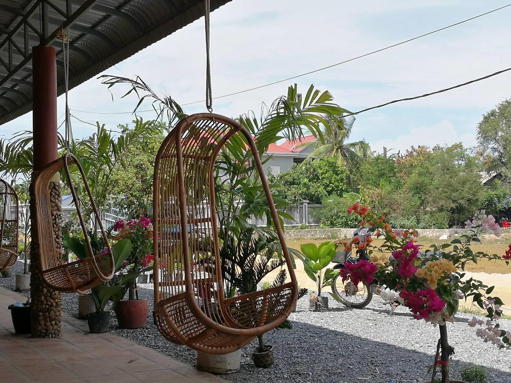 Nomads Guesthouse Kampot Exterior photo