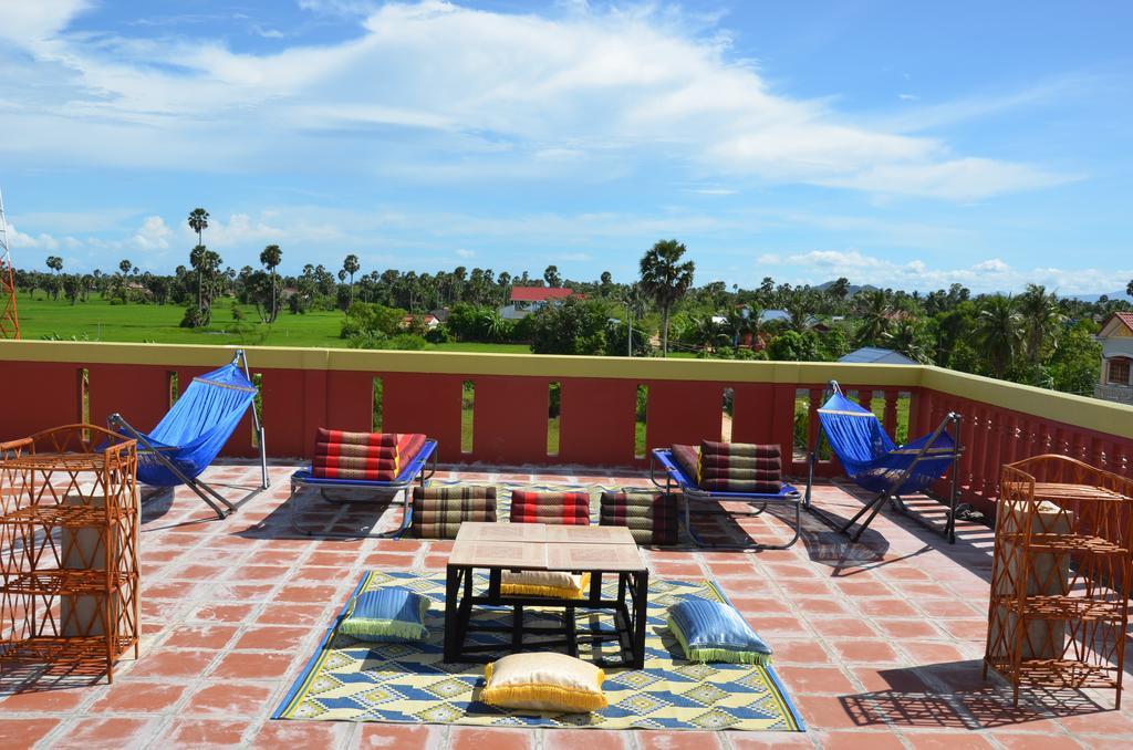 Nomads Guesthouse Kampot Exterior photo