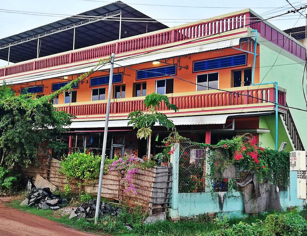 Nomads Guesthouse Kampot Exterior photo